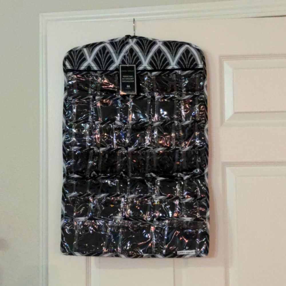 Hanging jewelry organizer